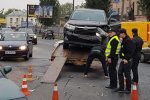 Элитное ДТП в Киеве: внедорожники не разминулись на перекрестке