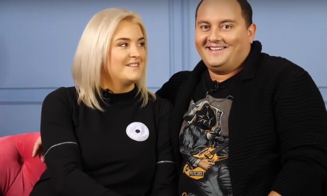 Вікторія та Юрій Ткач. Фото: скрін youtube