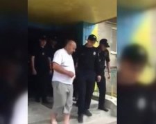 П'яний помічник нардепа обстріляв двір, де бавилися діти