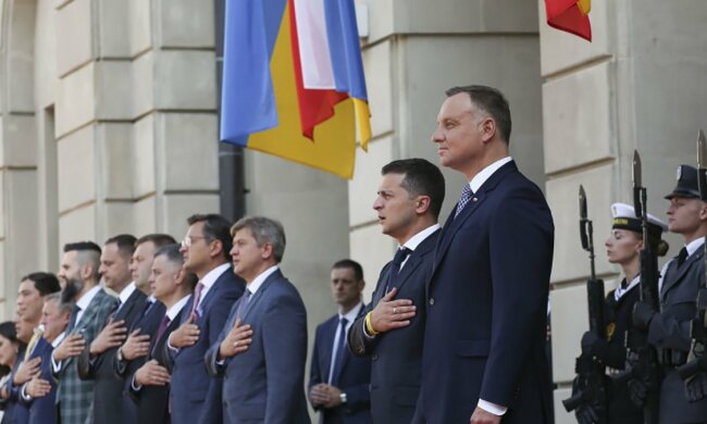 Романенко порівняв Зеленського із Порошенком на прикладі Польщі: "Брати бика за роги..."