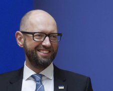 Послужной список "боевика" Яценюка пополнился еще одной страной