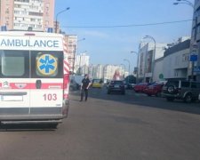Киянина покинули помирати посеред вулиці