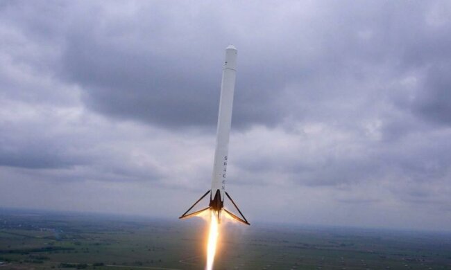Посадку Falcon-9 сняли с высоты птичьего полета