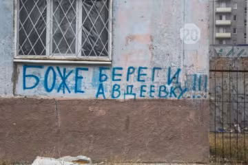 Сеть шокировали жуткие кадры прямого попадания по девятиэтажке в Авдеевке