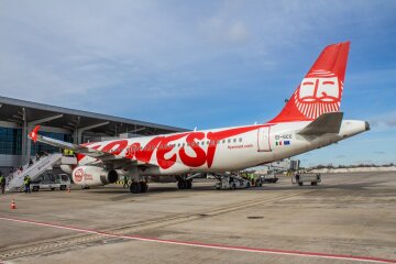 Самолет Ernest Airlines, фото: hrk.aero