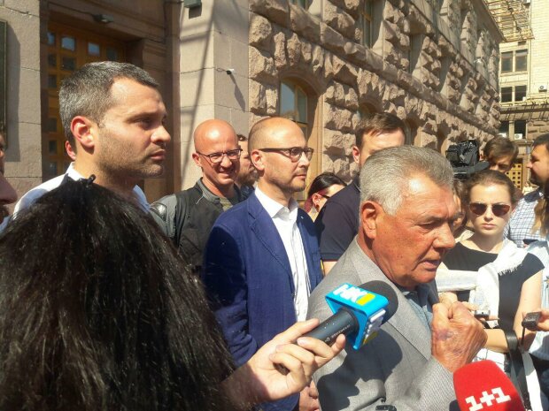 Александр Омельченко призывает нардепов провести досрочные выборы в Киеве: "Действия Кличко – это преступление"