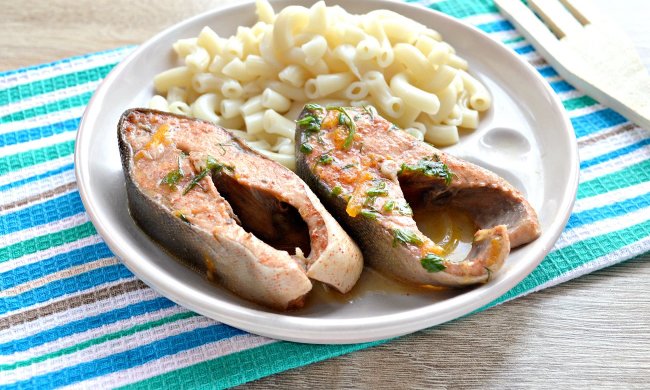 Легкий рецепт горбуші в томатному маринаді