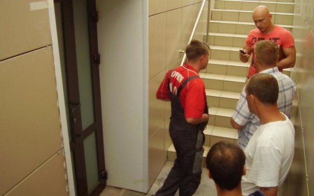 Дикая россиянка устроила массовую бойню в мужском туалете лайнера
