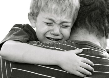 "Хотели задушить моего ребенка": 4-летнего украинца чуть не убили в детском саду