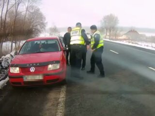 Жінка народила за кермом, кадр з відео: Facebook поліція Волинської області