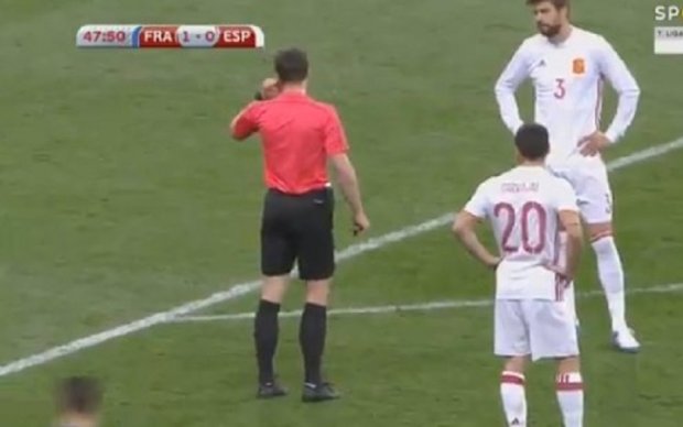 Судья отменил гол после подсказки видеоассистента в матче Франция - Испания