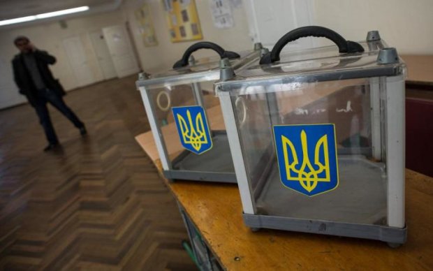 На найближчих виборах українці підтримають "Батьківщину", БПП і "За життя", - західні соціологи