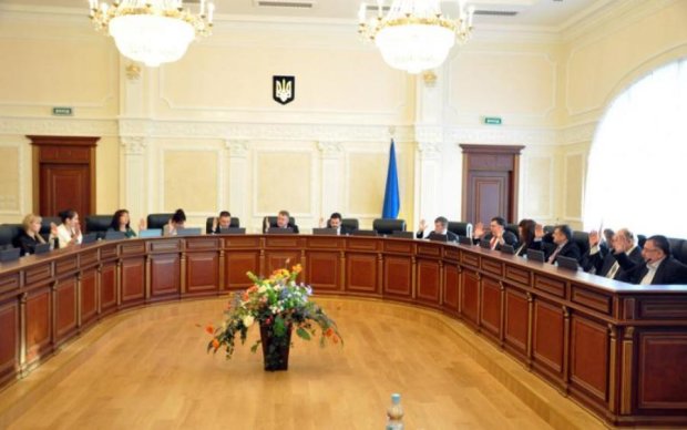 Украинских судей начали сажать за коррупцию