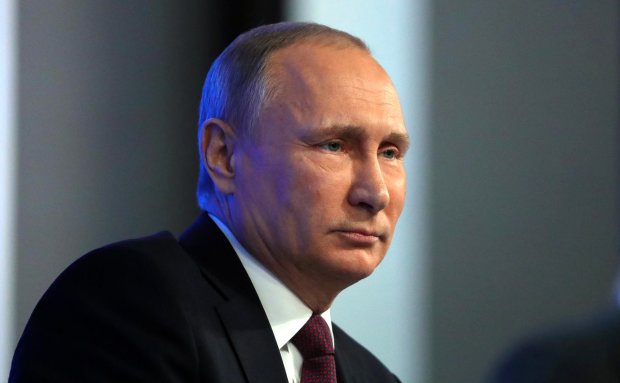 Путин скатился на дно: "царю" срочно ищут позитивный имидж вместо ракет