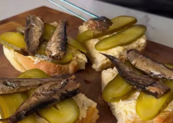 Бутерброды со шпротами, кадр из видео