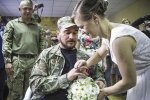 Історія кохання на війні зворушила всю Україну: одружились в шпиталі, п'ять років вставали з інвалідного візка