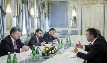 Расмуссен порадив Порошенку відкласти Крим "в довгий ящик"