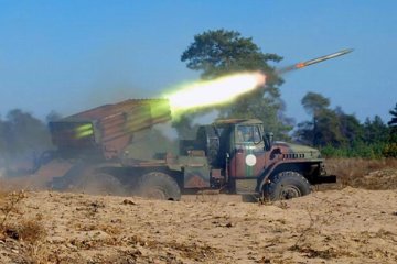 Наші воїни виконали бойові стрільби з "Градів" на Дніпропетровщині (фото)