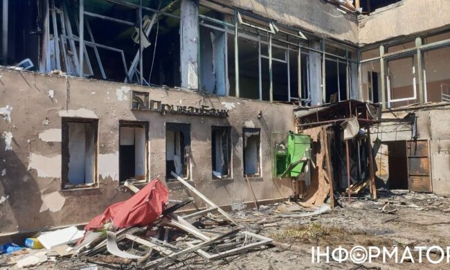 Наслідки обстрілу відділення ПриватБанку в Дніпрі