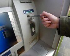 Кількість шахрайств із банкоматами зросла в 10 разів