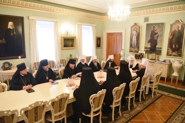 Варфомоломей отправил подкрепление: "правая рука" патриарха уже в Украине