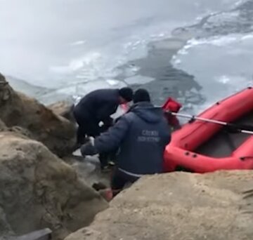 Рибалка провалився під лід, скріншот