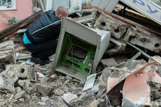 У Києві підірвали банкомат Приватбанку: деталі НП