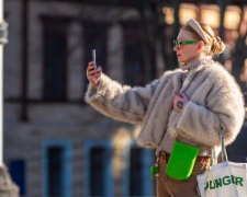 Украинка, телефон, селфи, фото из соцсетей