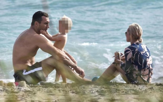 После боя с Джошуа Кличко отдыхает с семьей во Флориде