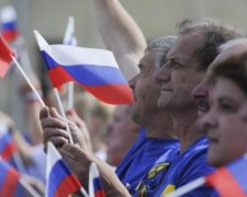 Треть россиян не знает порядок цветов флага России