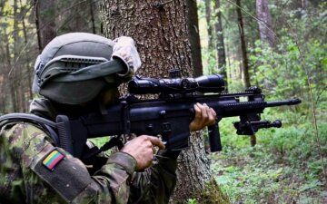 Литовских военных обучают противостоять "зеленым человечкам"