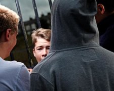 Чиї квіти життя? Кияни спіймали малолітніх вандалів