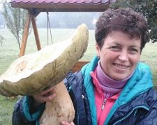 Тернополянка знайшла у Карпатах гігантський гриб (фото)