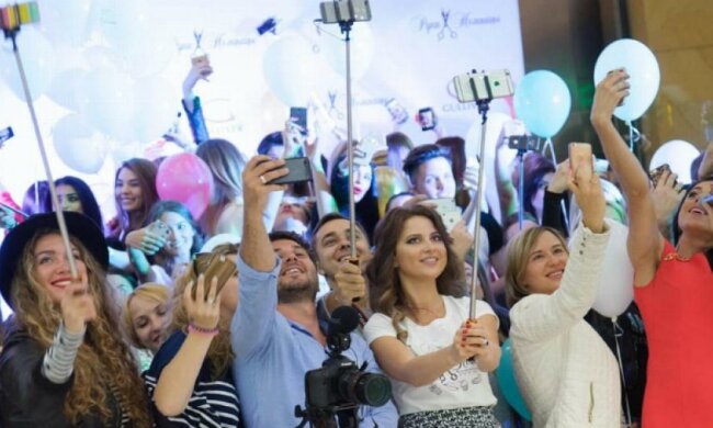 В Києві встановили рекорд з одночасного селфі (фото)