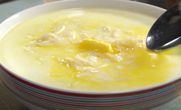 Молочный суп с вермишелью, скриншот: Youtube