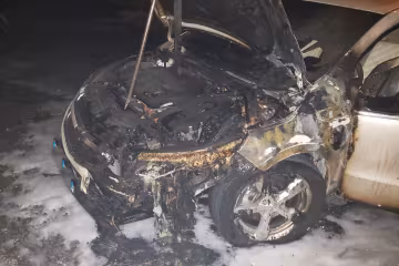 В Харькове за пару минут сгорел дорогущий автомобиль прямо на глазах владельца: фото