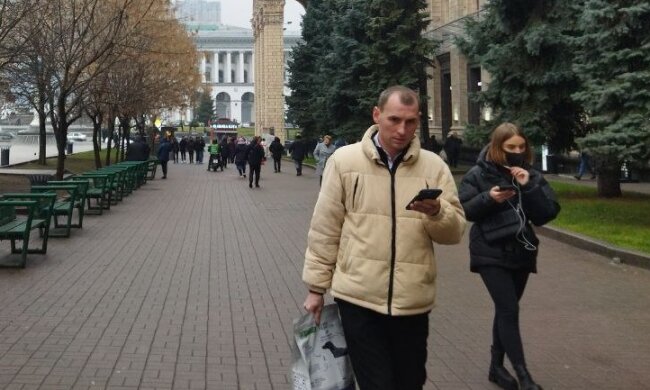 Українці на вулиці, фото: Знай.ua
