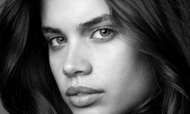 Ангел Victoria's Secret влаштувала гарячу фотосесію на Фіджі