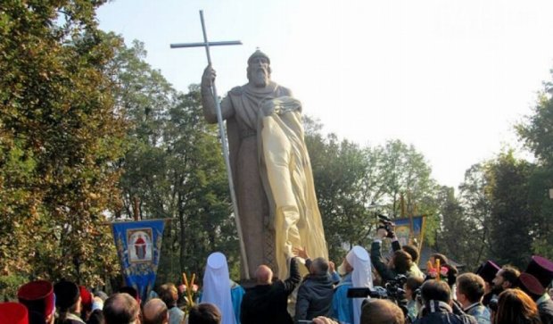 Памятник Владимиру Великому презентовали в Коростене (фото)