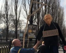 На бульварі Шевченка повісили Путіна