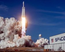 Як нова частина "Інтерстеллару": Маск показав шикарне відео про Falcon Heavy