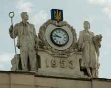 Декомунізація дісталася до Запоріжжя: замість червоної зірки годинник (фото)
