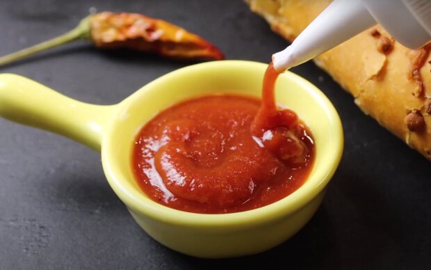 Простой рецепт соуса для шашлыка – нужны кетчуп, майонез и свежий огурец