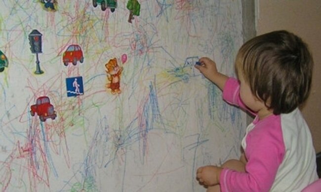 Діти розмалювали стіни, фото із вільних джерел