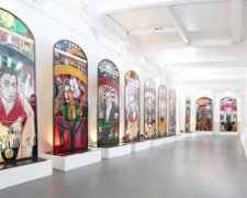 Скандальные витражи Нила Фокса (фото) 