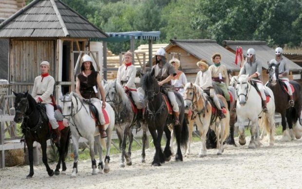Под Киевом состоится показ уникальной коллекции лошадей и пройдет фестиваль детского и молодежного творчества "Славница"
