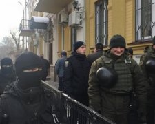 Антитрухановский майдан: противники одесского мэра оккупировали суд