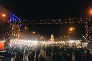 Запасися новорічним настроєм: в Києві ярмарок підготував безліч сувенірів і смаколиків