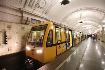 НП у метро: неадекват взяв заручницю і вимагає політ на Марс, за ним приїхав спецназ