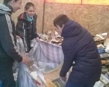 Варвари "ЛНР" відправляють Тараса Шевченка на смітник (фото)